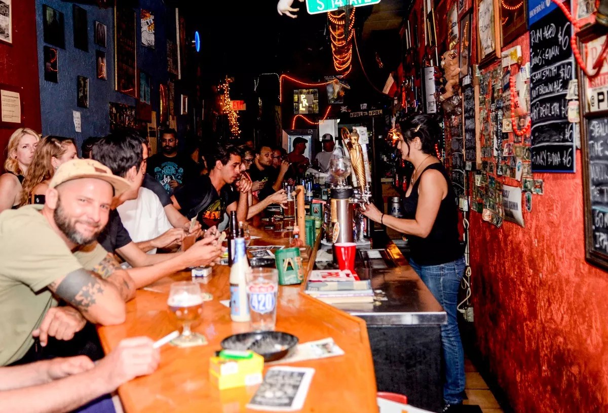 The Five Best Dive Bars in Hollywood