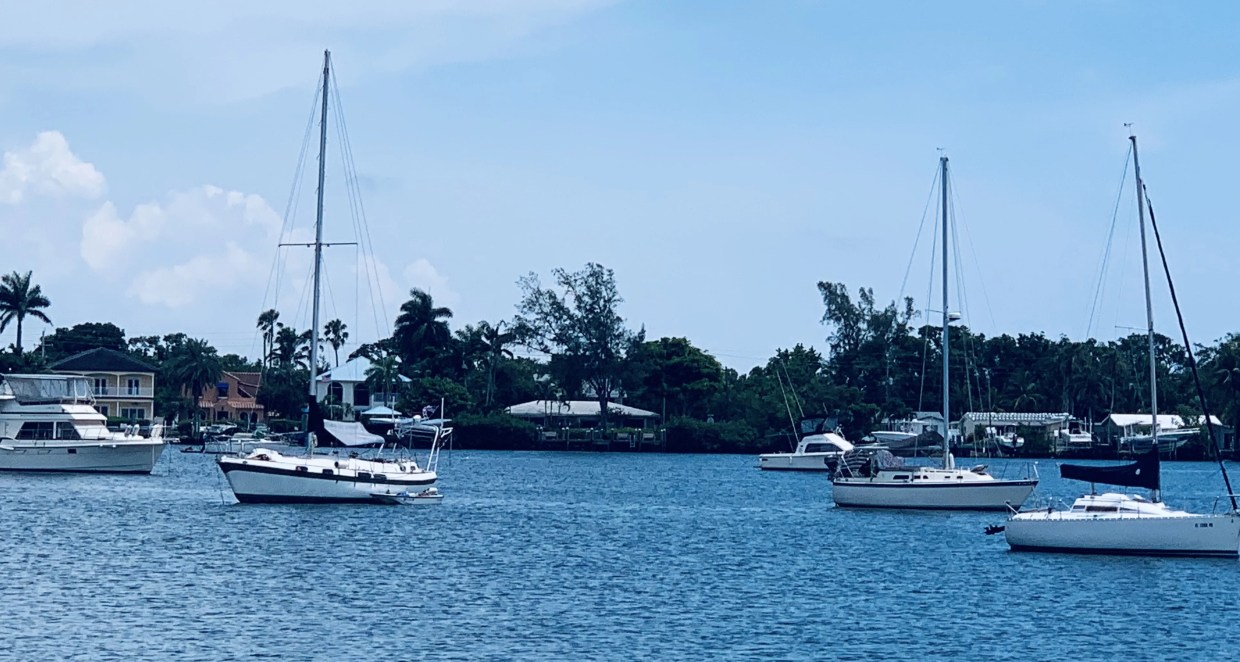 Hollywood Residents Want North and South Lakes Designated as Recreational Areas, Restricting Anchoring