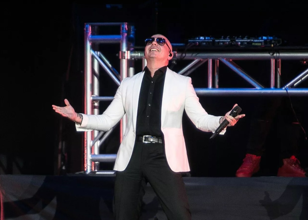 Pitbull’s London Concert Reminds Internet He’s Still Mr. Worldwide
